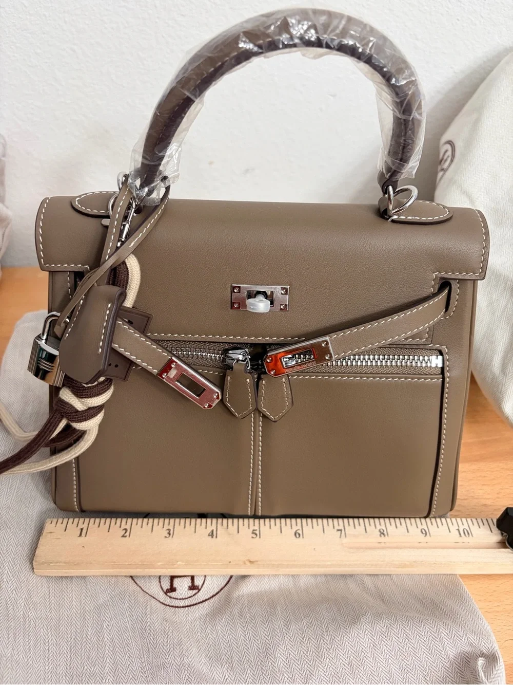 Taupe KELLY LAKIS 25 CM ETOUPE PHW SWIFT CLASSIC CHARM INCLUDED